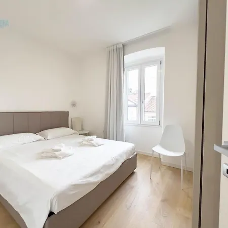 Marco Polo 26 Tirabora Short Rent * 的里雅斯特