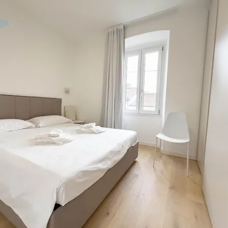 Marco Polo 26 Tirabora Short Rent